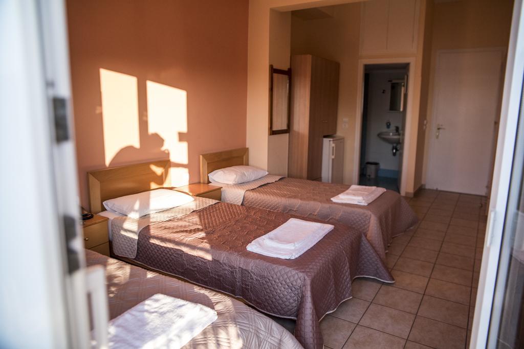 Zoumboulis Rooms Mytilene Bagian luar foto